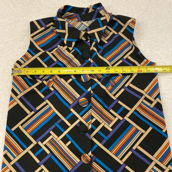 Fabulous vintage button down sleeveless top - Picture 4 of 10